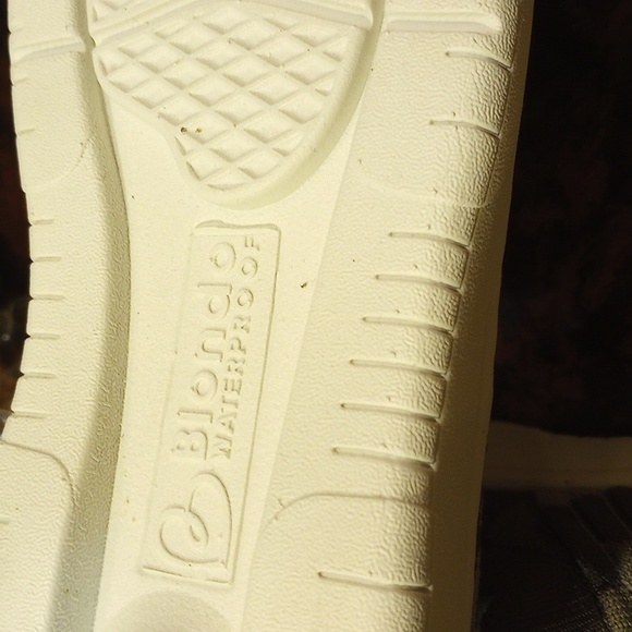 Blondo Slip on Sneakers - Picture 5 of 6